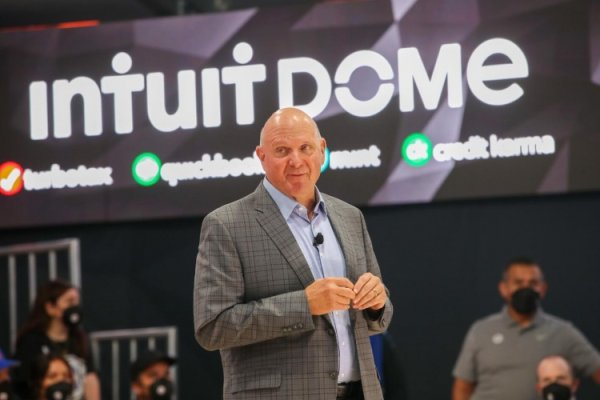 Ballmer phù hợp với dòng thời gian: gia hạn thẻ nhỏ vào tháng 8 và thu hút tài trợ vào tháng Chín. X