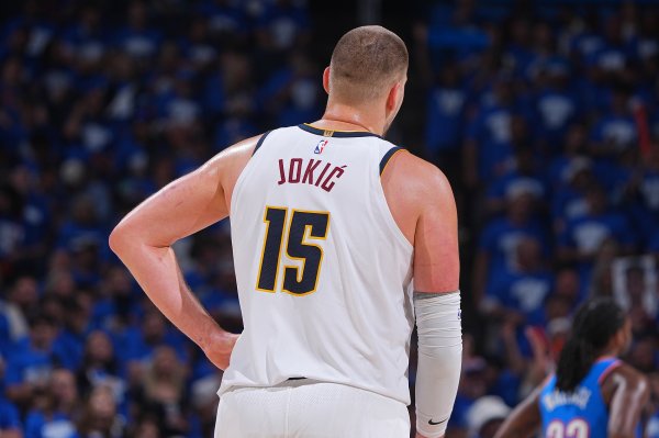 Billups nói rằng Nuggets nên nghỉ hưu số 15 của Anthony. Con số hiện thuộc về Jokic