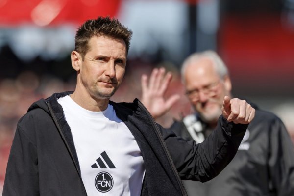 Dẫn đầu đội trong Bundesliga 2 trong mùa giải mới sẽ là 1 trận hòa và 4 trận thua! Klose nói đùa: Mi