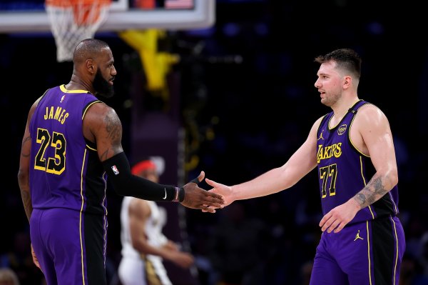 Sự kết hợp của Dong Zhan! Lakers có hai ngôi sao trong top 100 mùa mới của ESPN, người duy nhất tron