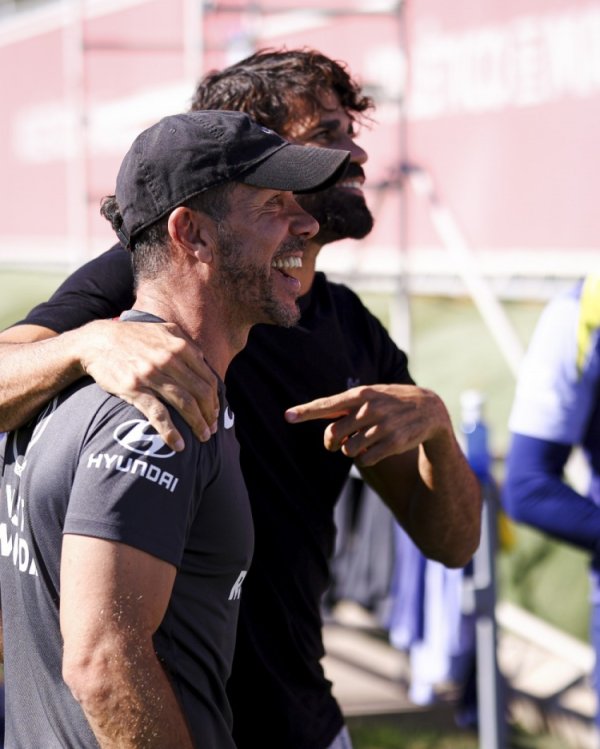 Hình ảnh chính thức của Atletico Madrid, chào mừng người nổi tiếng Diego Costa và Godin đến thăm nhó
