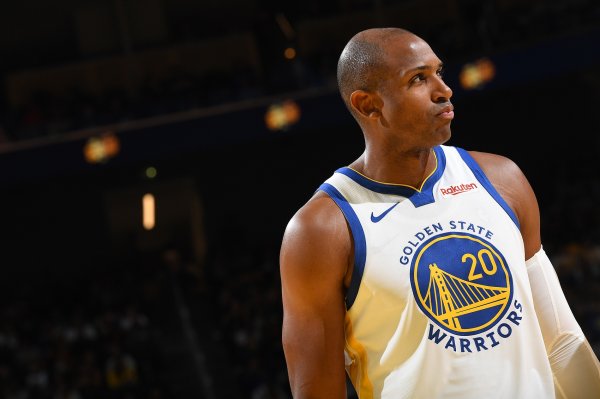 Malone: ​​​​Những cơ hội rộng mở mà Horford có được sẽ khiến hàng tấn công của Warriors trở nên dàn trải hơn và họ sẽ khó phòng thủ hơn.