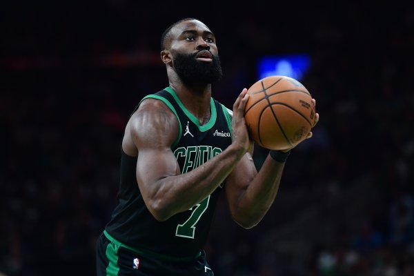 Jaylen Brown: Chúng ta cần làm tốt hơn trong việc bảo vệ khả năng hồi phục. Chúng tôi vẫn còn rất nh