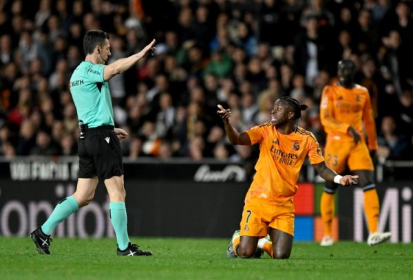 2,5 điểm! Truyền thông phương Tây: Trọng tài Grado mắc 2 phán đoán sai lầm lớn nhưng may mắn là ông 