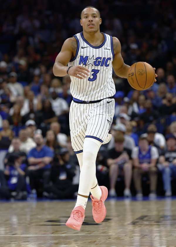 Phòng thủ kém! Bane ghi được 24 điểm sau 10 trong số 17 cú sút từ sân và phạm lỗi với các hậu vệ của