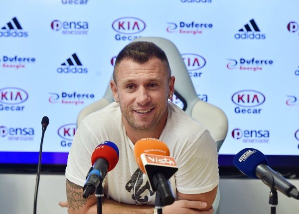 Cassano: Đội bóng của Allegri rút lui sau khi ghi bàn, ông sẽ không giúp các cầu thủ khá hơn