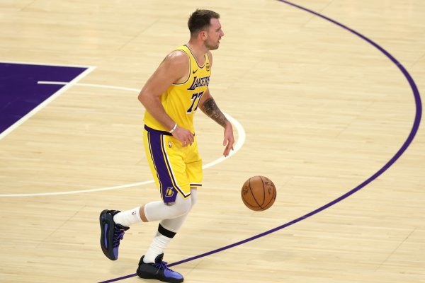 Zhang Jiawei: Điều gì cũng có thể xảy ra ở NBA Cup. Những người xử lý bóng của Lakers là những người giỏi nhất giải đấu về khả năng ghi bàn bùng nổ.
