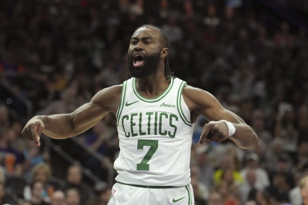 Sự hồi hộp trở lại! Jaylen Brown cướp bóng và ghi bàn thắng. The Greens trở lại hồi hộp với tỷ số 6-
