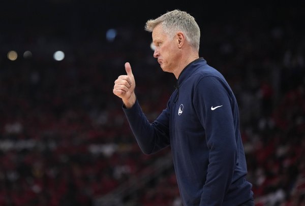 Cole: Lịch trình gần đây của chúng tôi bao gồm 7 trận trong 12 ngày và 26 chuyến đi đến 5 thành phố.