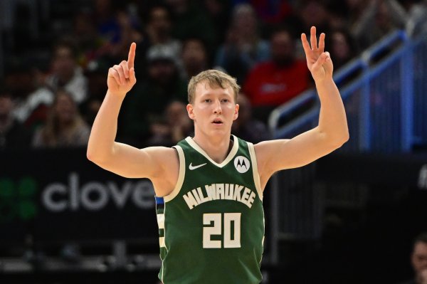 Bonner: Bạn không thể bán khống AJ Green. Anh sẽ tạo khoảng trống cho Antetokounmpo bứt phá.