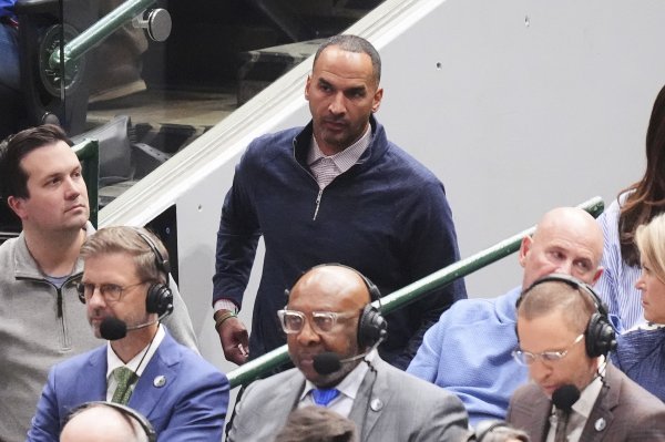 Harrison cuối cùng đã bị sa thải chín tháng sau vụ giao dịch ngu ngốc nhất trong lịch sử. Bốn năm ho