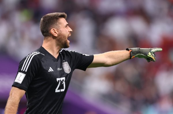 Simon: Giữ dáng. Courtois là cầu thủ xuất sắc nhất thế giới. Chúng tôi không thể cứu được quả bóng m