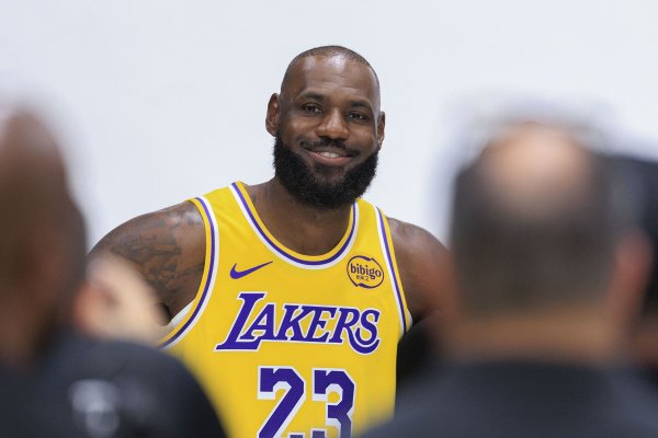 James đã hoàn thành khóa huấn luyện 5 đấu 5 ở G League ngày thứ hai liên tiếp mà không gặp bất kỳ kh