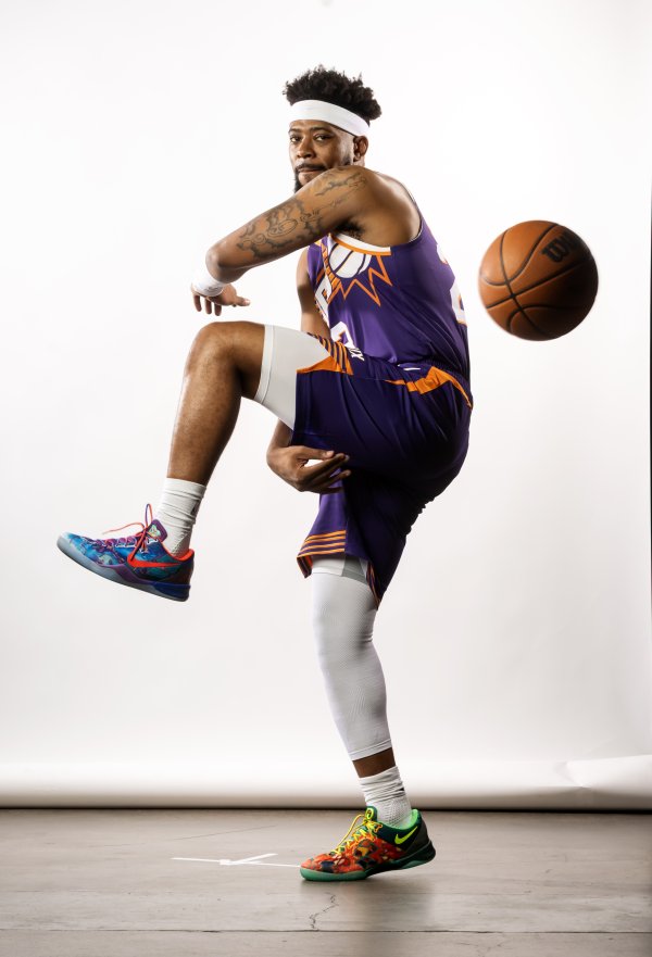 Người chơi hổ dưỡng! Jordan Goodwin ghi được 10 điểm, 10 rebound và 6 kiến ​​​​tạo khi bắn 4/7, với 