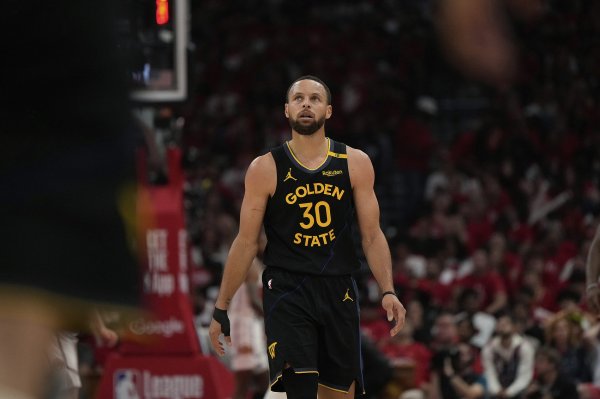 Truyền thông Mỹ khoe khoang về Curry: Lấy đi điểm ném phạt tối nay và đoán xem? Anh ấy đã ghi được 4