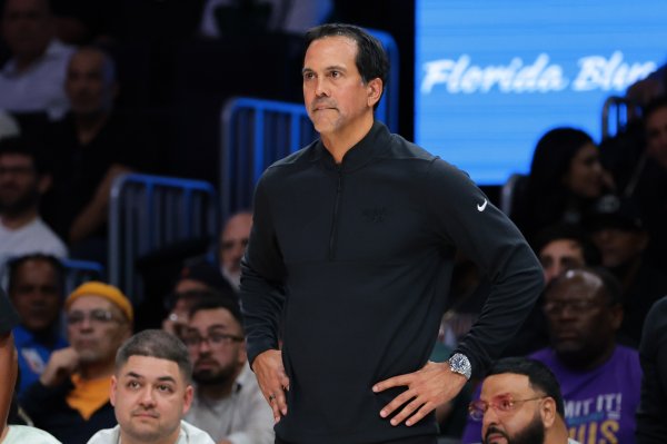 Đội bóng rổ! Heat đã luân chuyển chín cầu thủ trong hiệp một và tất cả các cầu thủ đều ghi bàn.