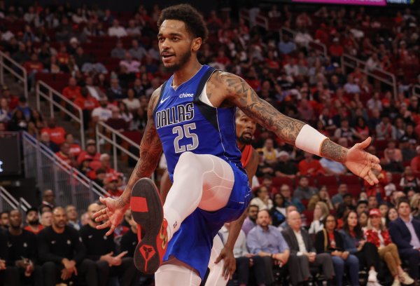 Tôi sẽ phụ trách! PJ Washington đã ghi được 14 điểm khi bắn 5/8 trong hiệp một, 4 rebound, 1 hỗ trợ và 1 cướp, và 3/5 quả ba điểm.