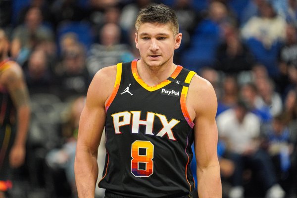 Huấn luyện viên của Suns: Grayson Allen bị chấn thương và không ảnh hưởng lâu dài. Anh ấy đã hoàn thành khóa huấn luyện đặc biệt